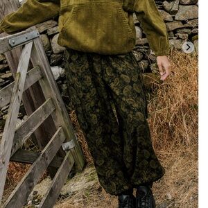 Lucy & Yak Rumi - Brushed Cotton Barrel Trousers in Grunge Green Paisley Print
